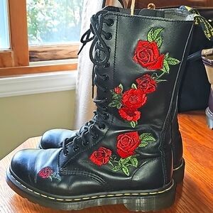 Dr. Martens VONDA Laced and Zippered up Ladies Boots. Embroidered Roses. Sz 39